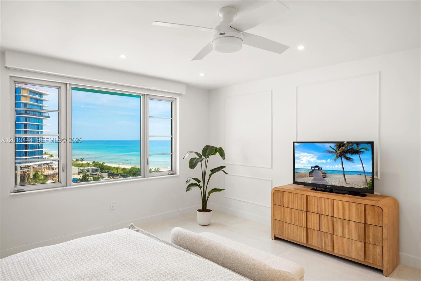 A12019444 — Miami Beach — 16
