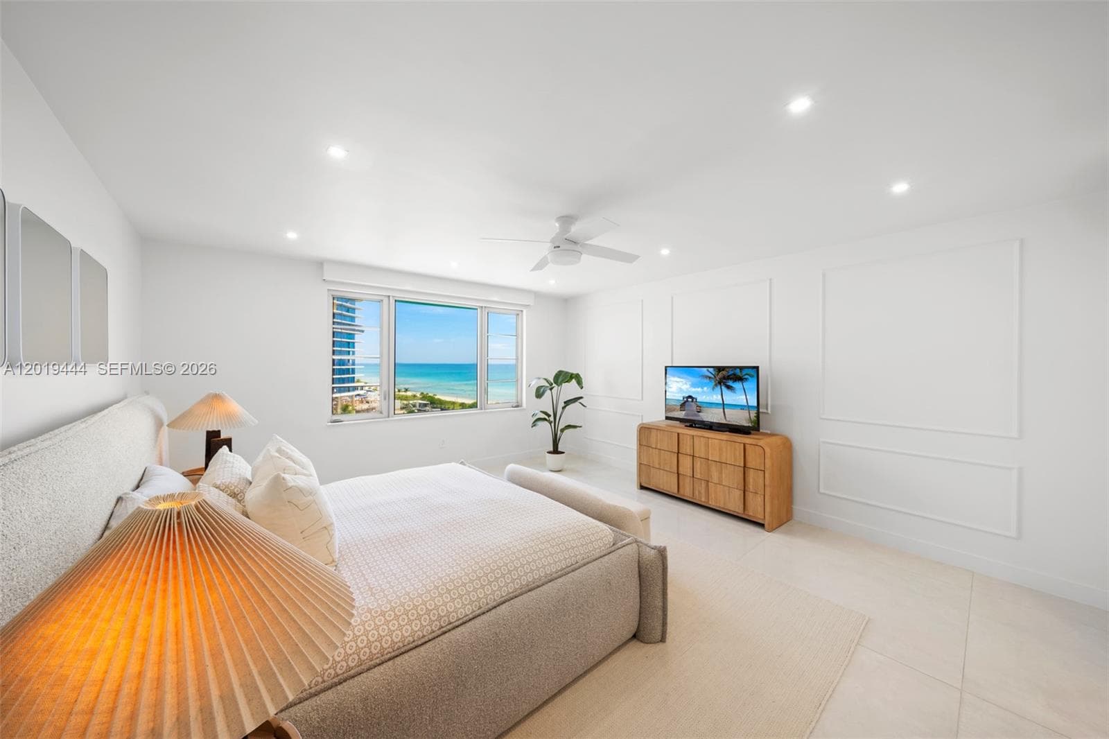 A12019444 — Miami Beach — 14