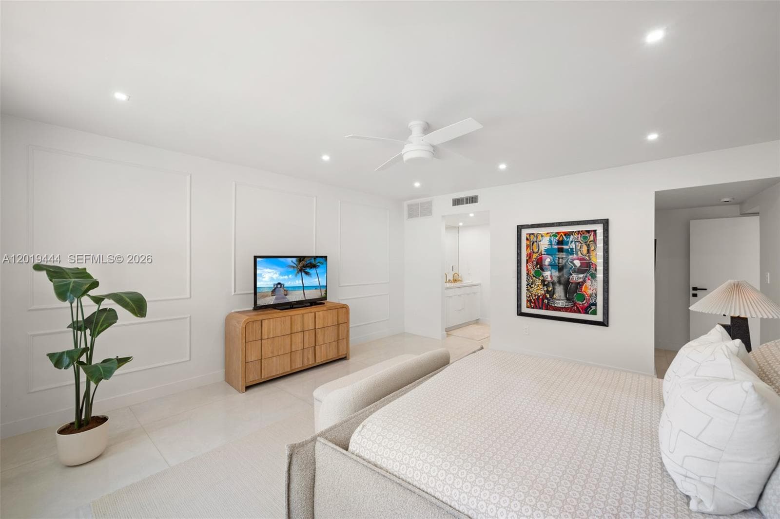 A12019444 — Miami Beach — 18