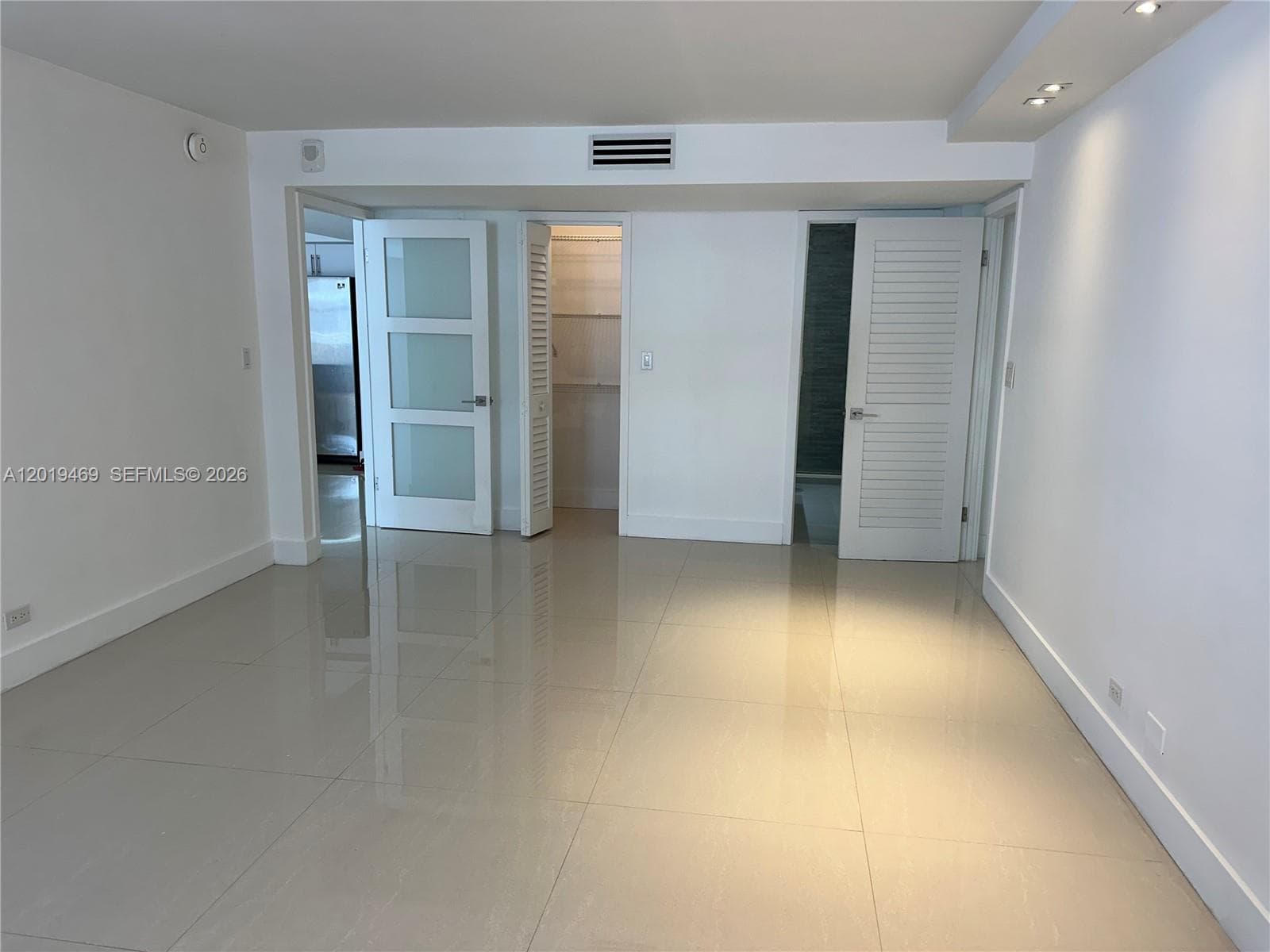 A12019469 — Miami Beach — 7