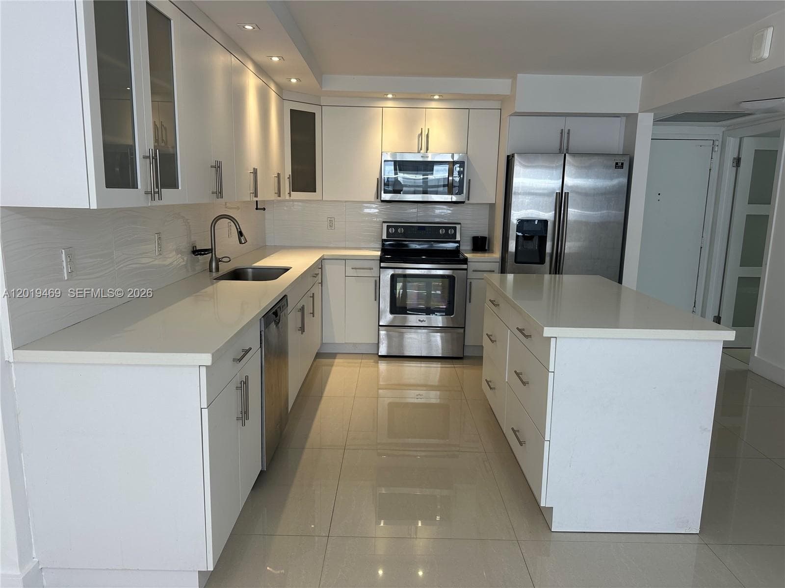 A12019469 — Miami Beach — 3