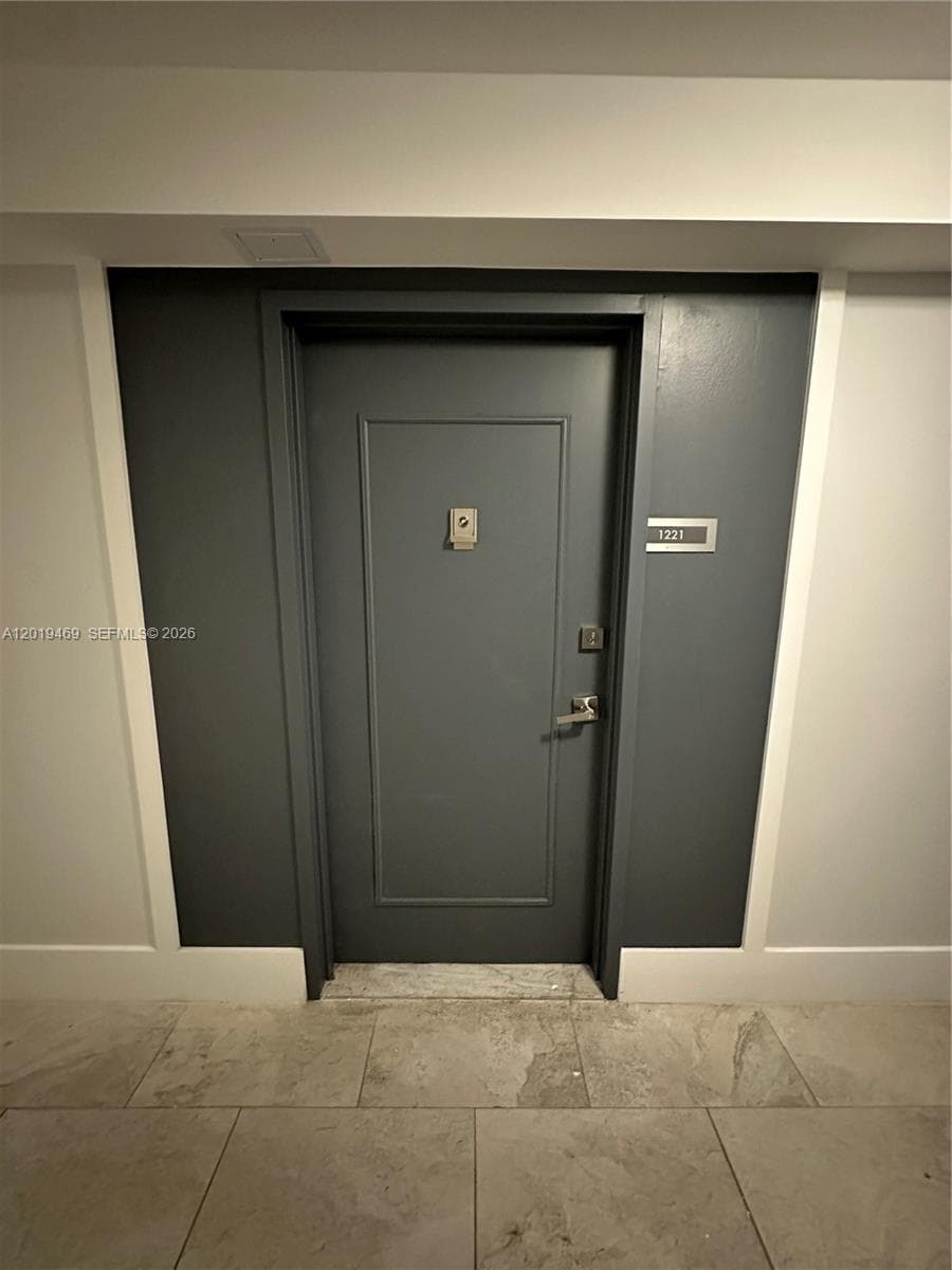 A12019469 — Miami Beach — 35