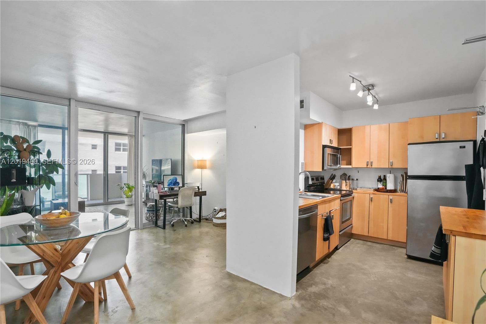 A12019480 — Miami Beach — 8