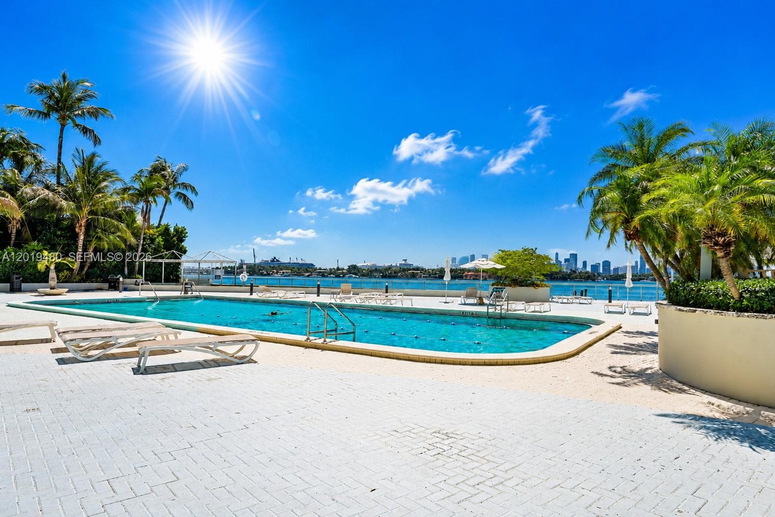 A12019480 — Miami Beach — 25