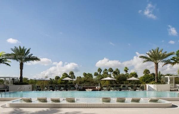 A12019683 — Miami Beach — 33