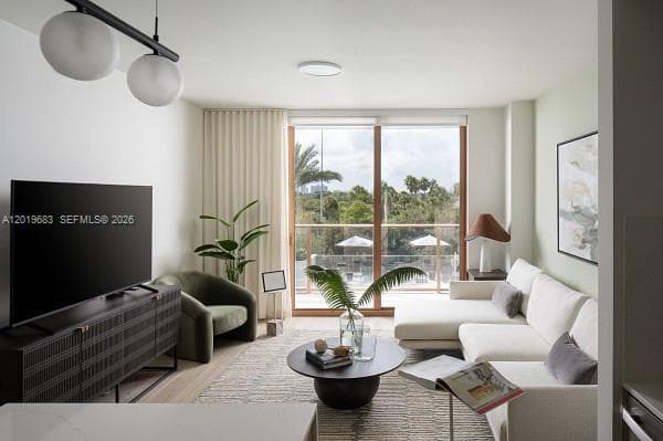 A12019683 — Miami Beach — 4