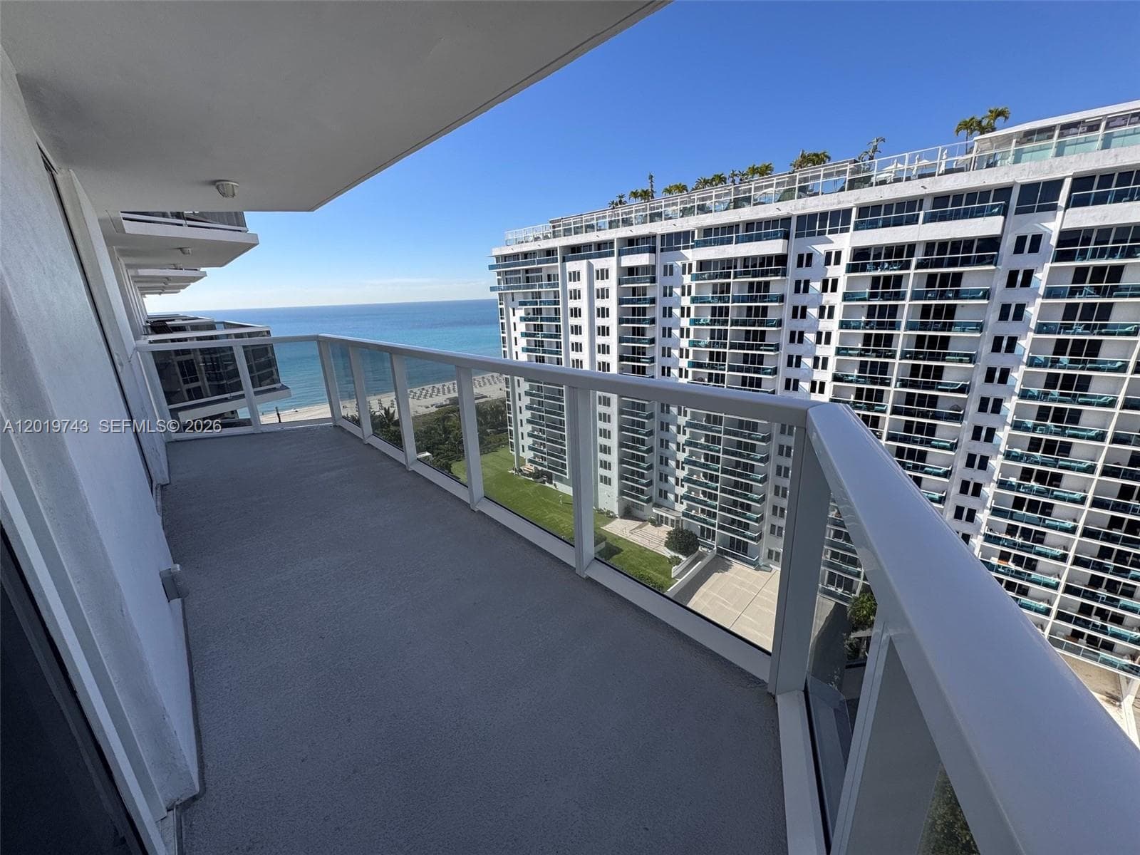 A12019743 — Miami Beach — 7