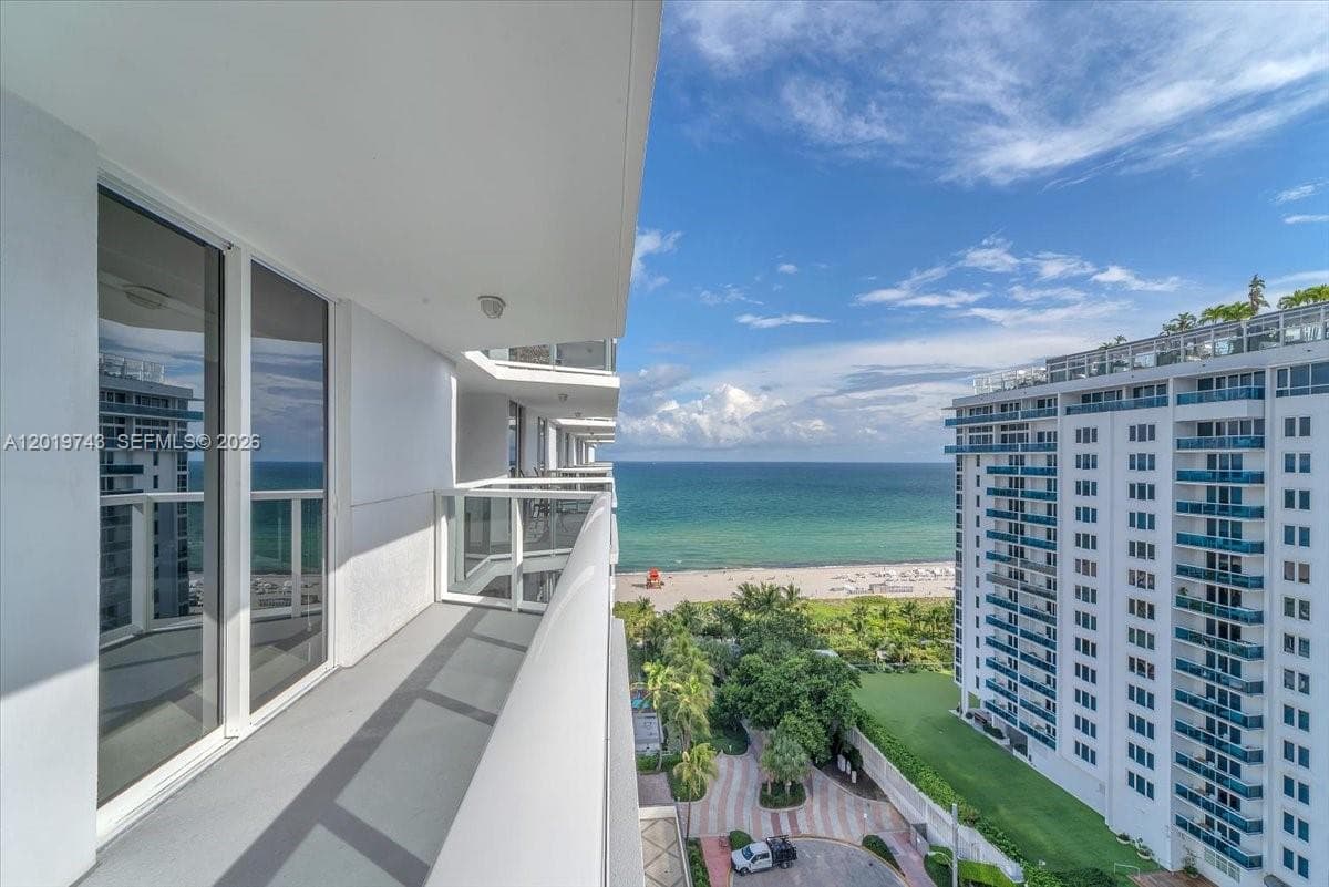 A12019743 — Miami Beach — 5