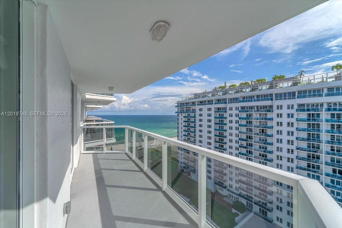 A12019743 — Miami Beach — 4
