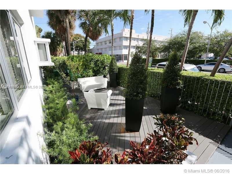 A12019782 — Miami Beach — 8