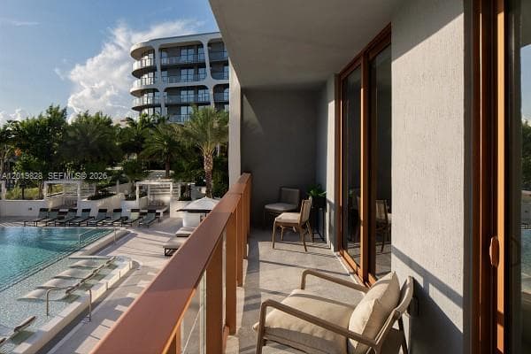 A12019828 — Miami Beach — 10