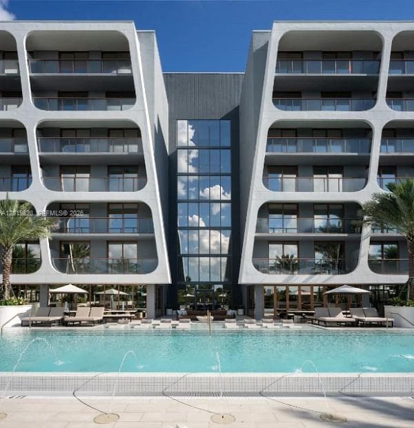 A12019828 — Miami Beach — 29