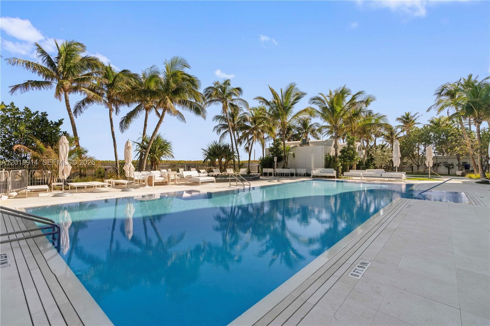 A12019914 — Miami Beach — 20