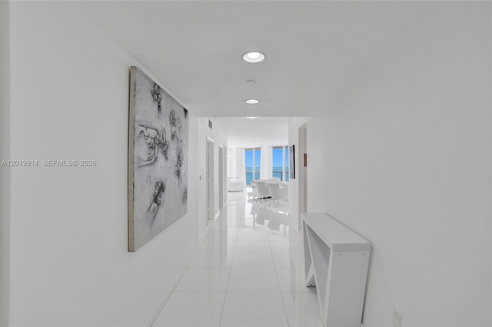 A12019914 — Miami Beach — 15