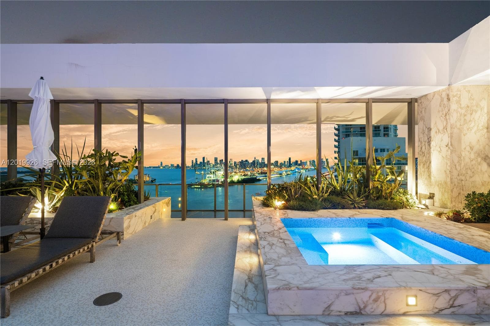 A12019926 — Miami Beach — 47