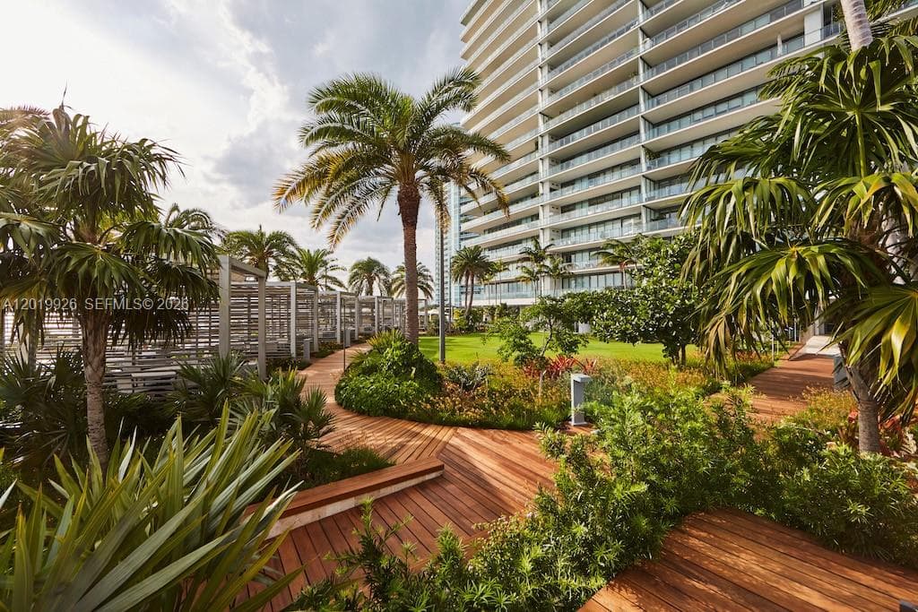 A12019926 — Miami Beach — 85