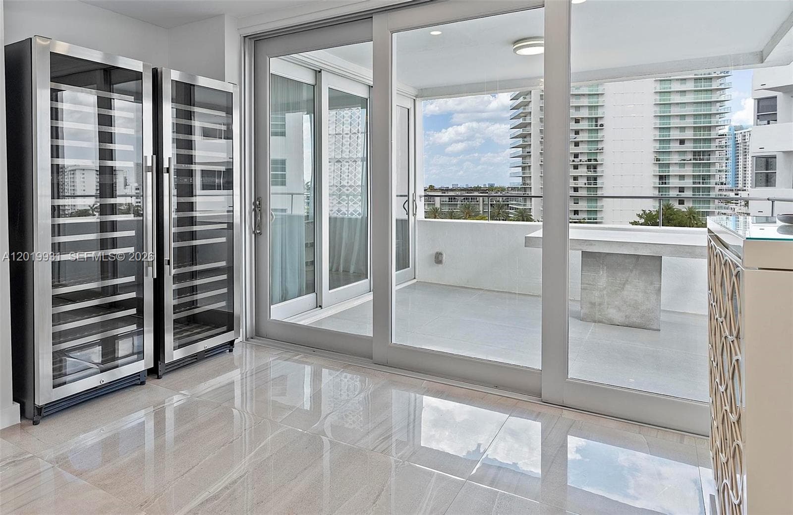 A12019931 — Miami Beach — 18