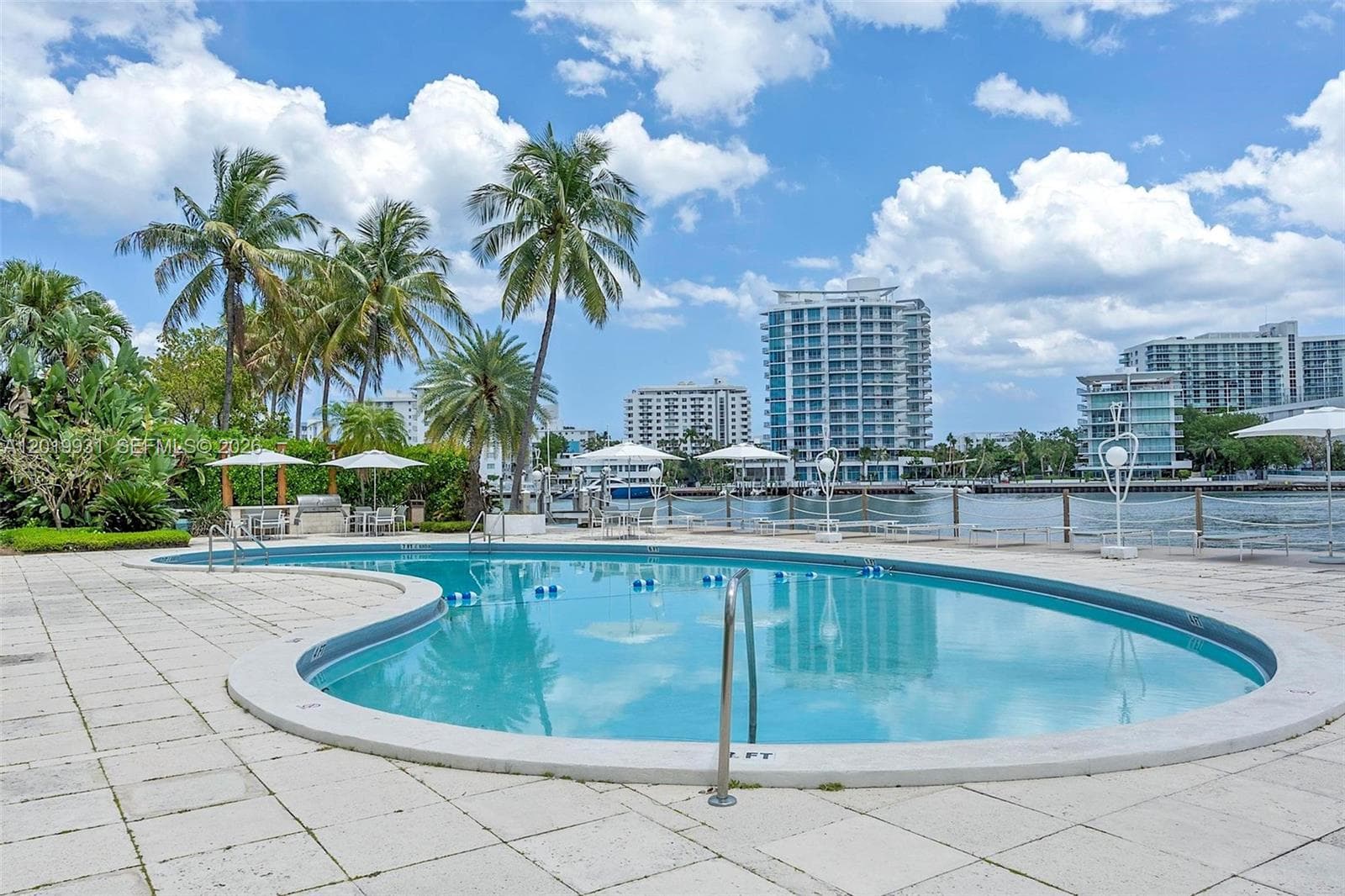 A12019931 — Miami Beach — 44
