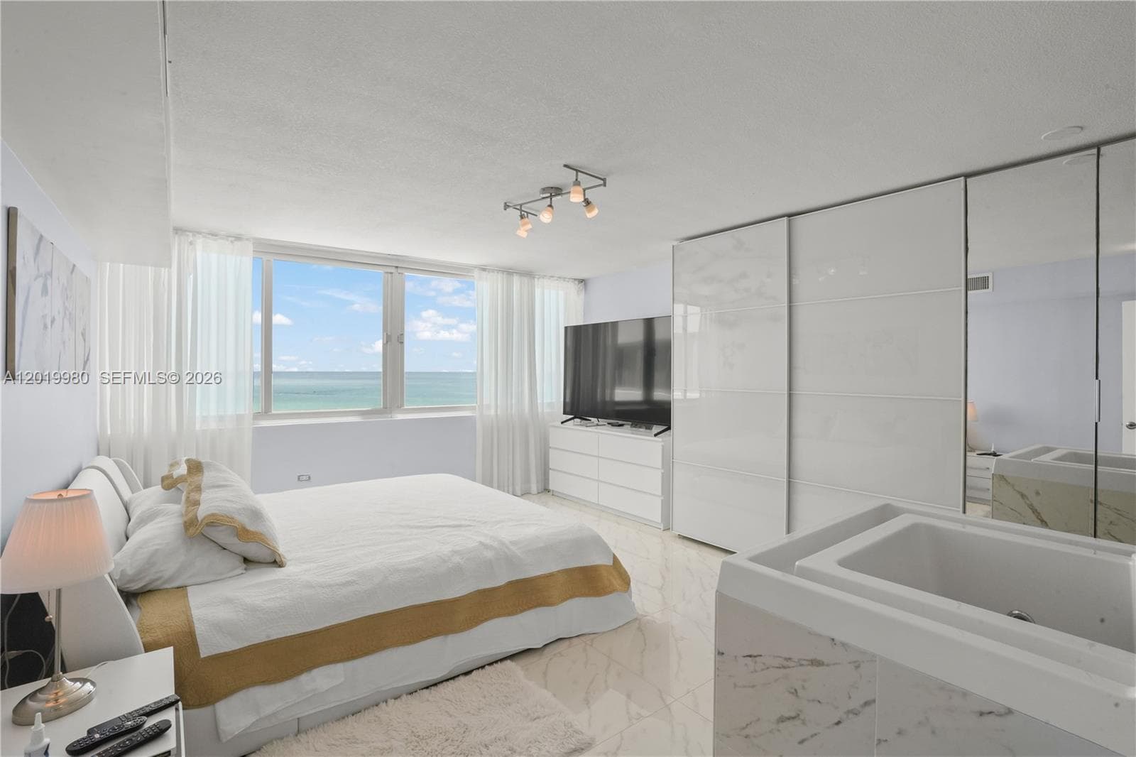 A12019980 — Miami Beach — 12