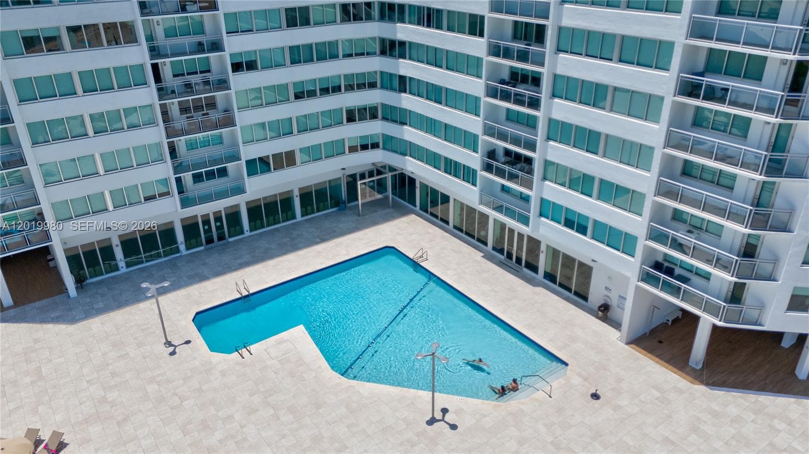 A12019980 — Miami Beach — 24