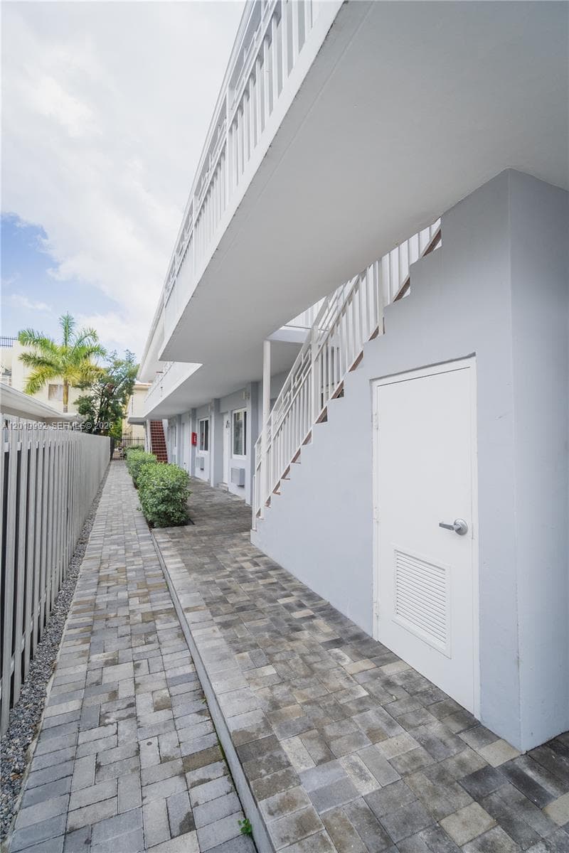 A12019992 — Miami Beach — 16