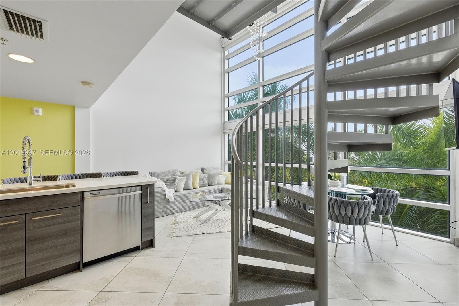 A12019997 — Miami Beach — 6