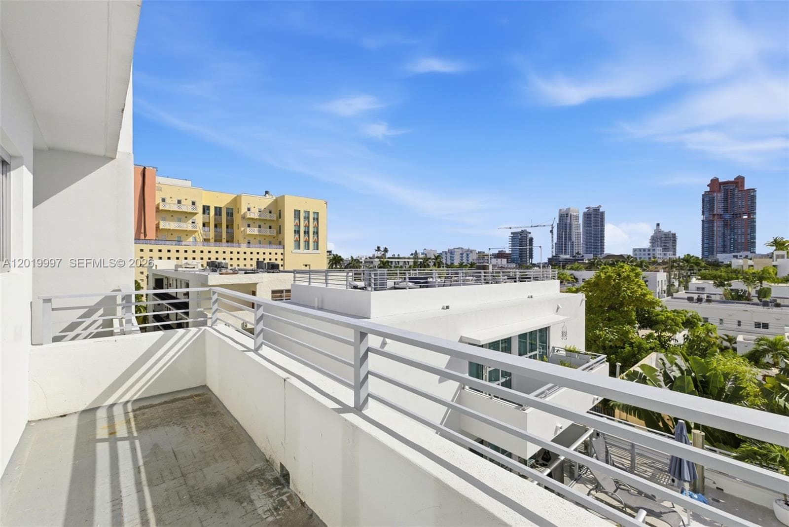 A12019997 — Miami Beach — 30