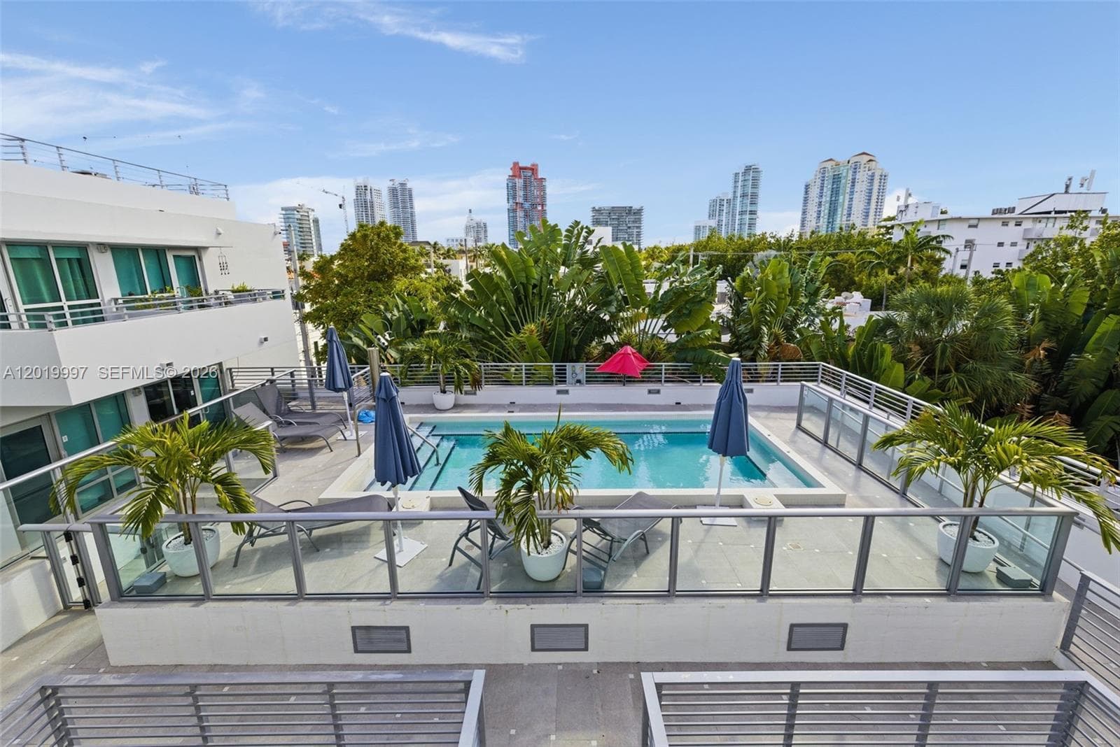 A12019997 — Miami Beach — 34