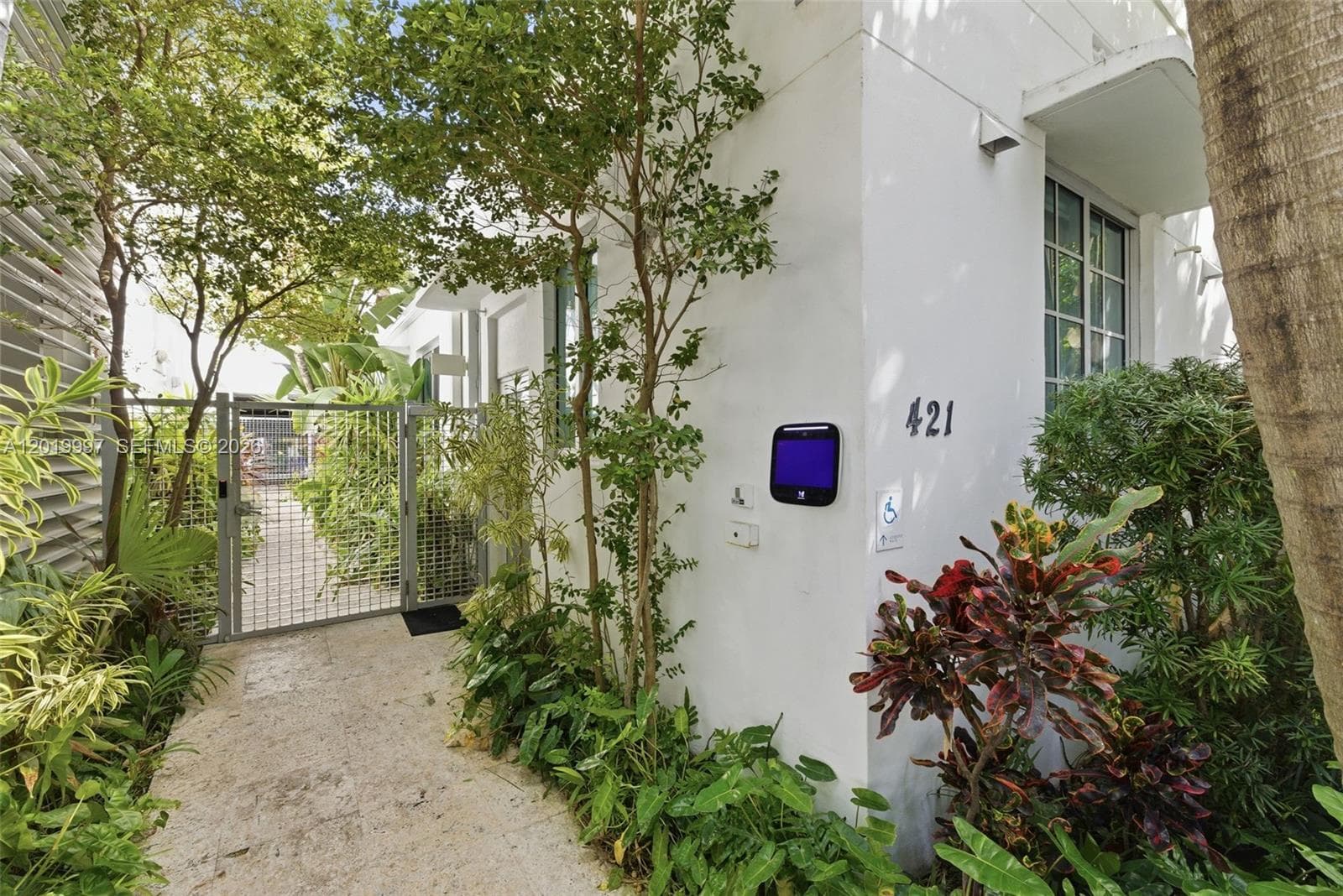 A12019997 — Miami Beach — 35