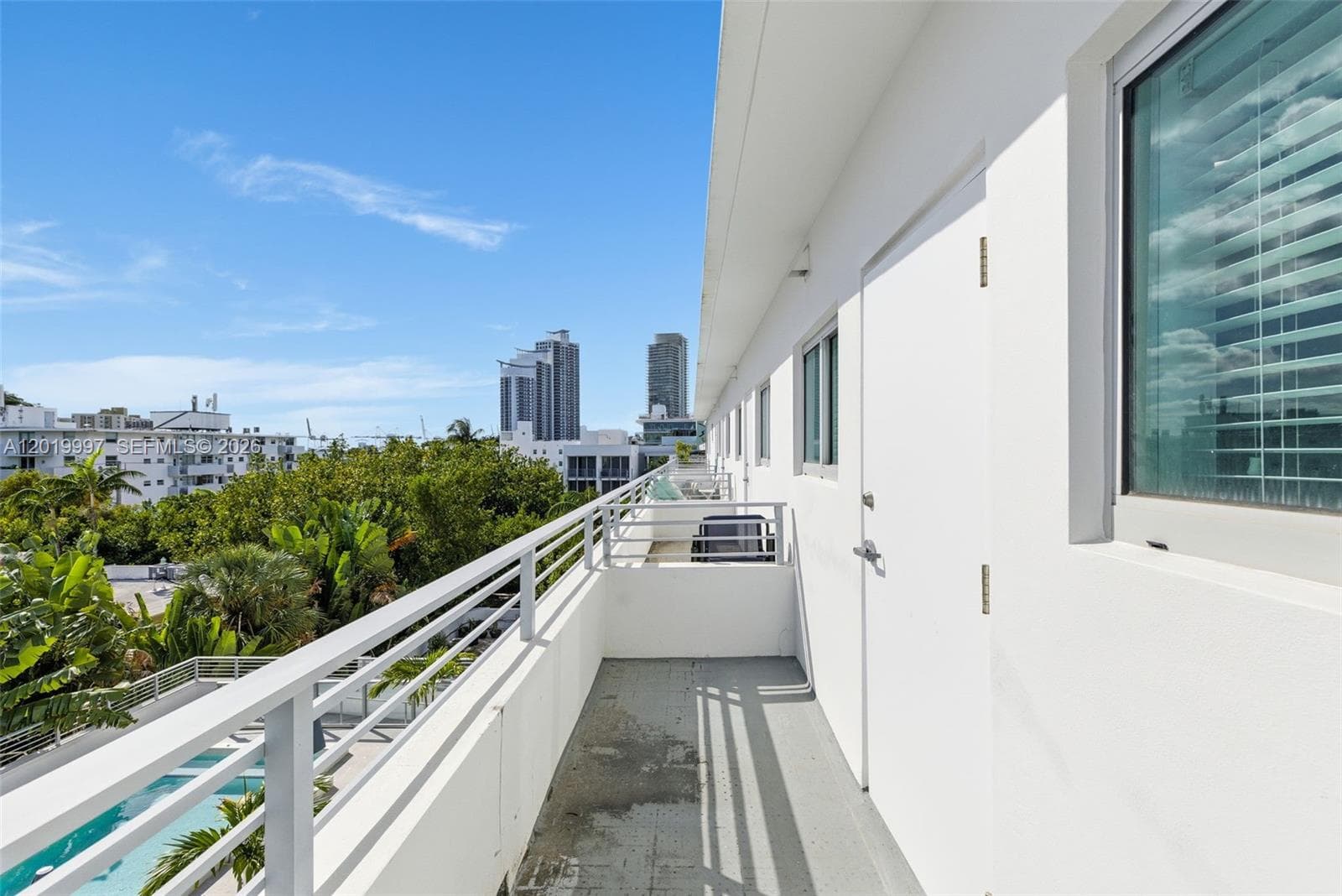 A12019997 — Miami Beach — 29