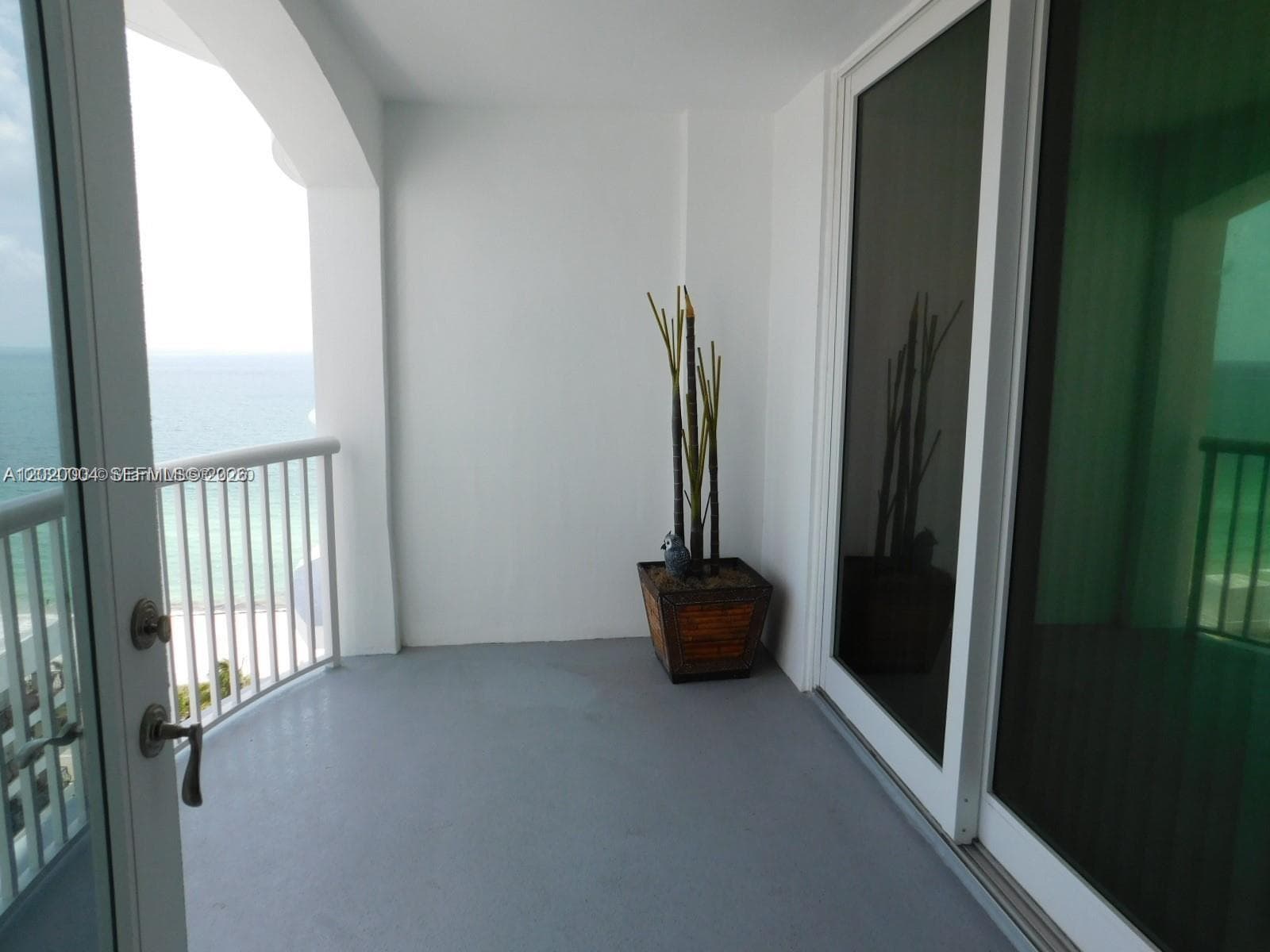 A12020004 — Miami Beach — 31