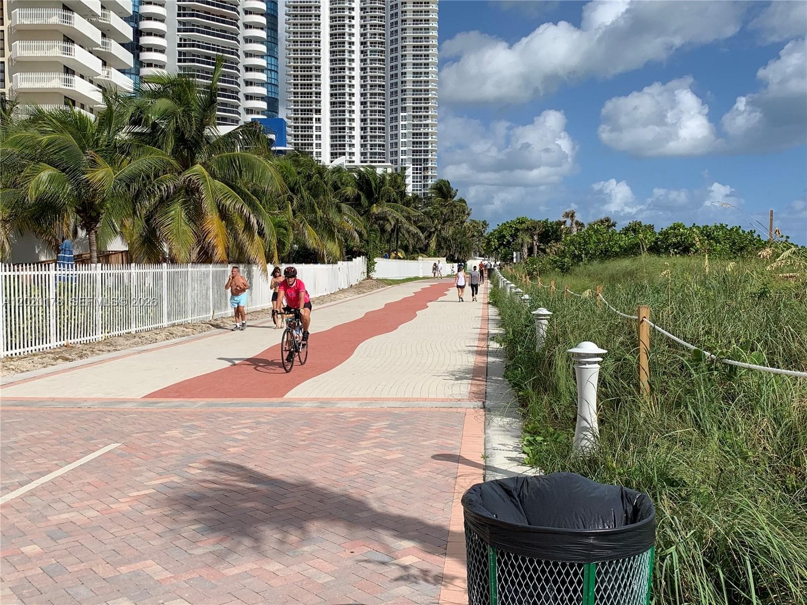 A12020178 — Miami Beach — 26