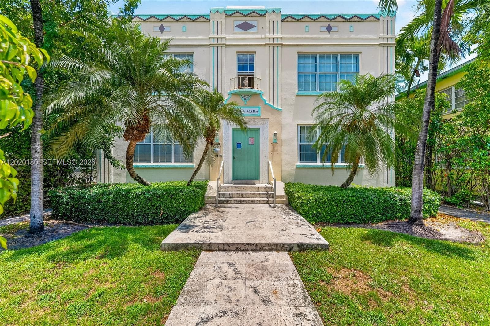 A12020180 — Miami Beach — 14