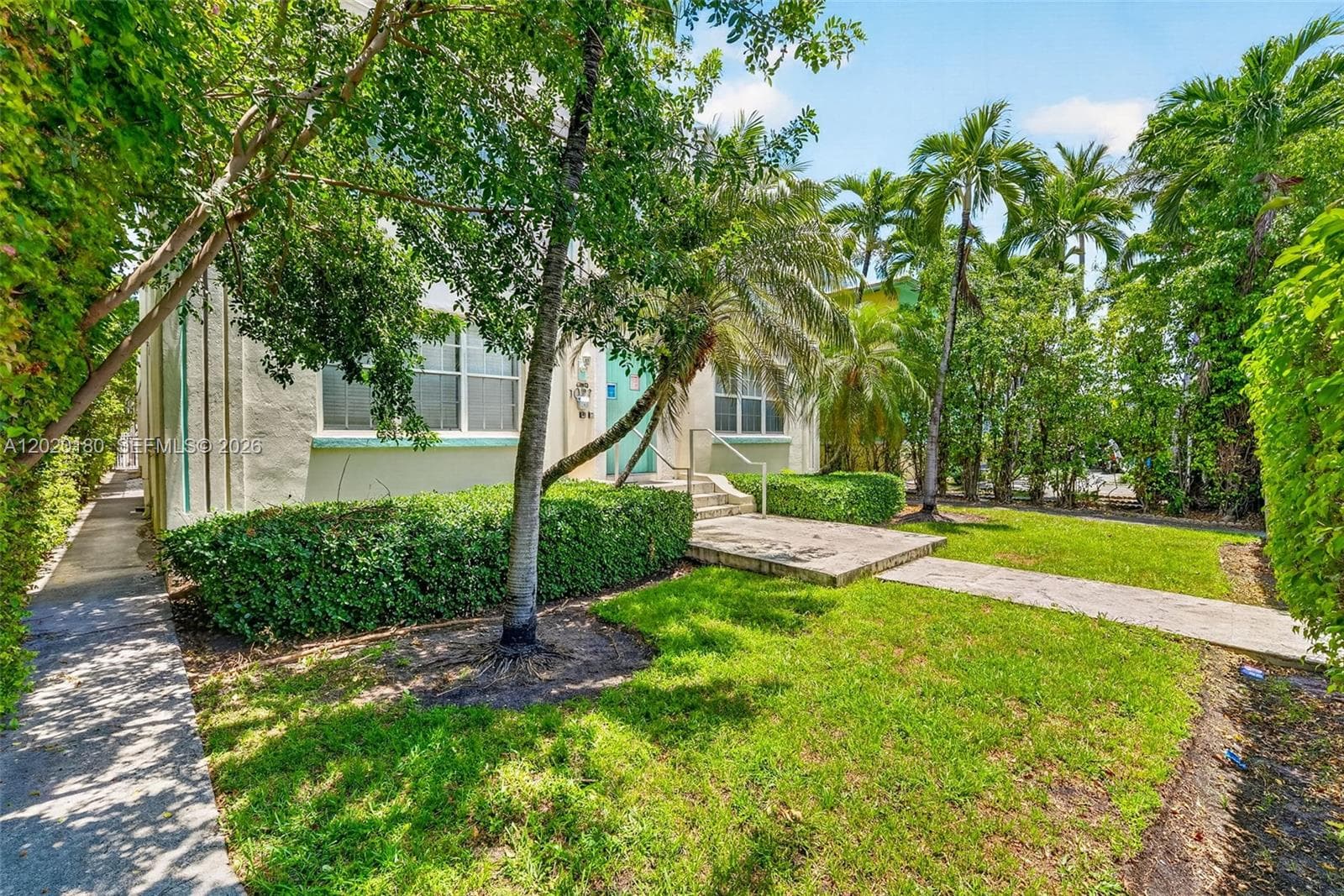 A12020180 — Miami Beach — 15