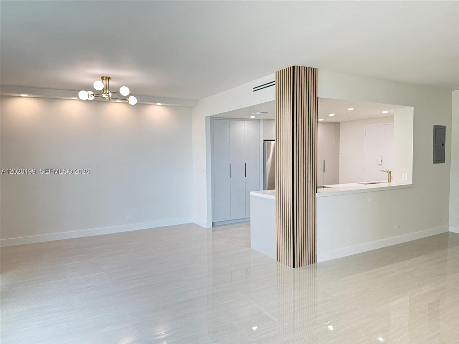 A12020199 — Miami Beach — 3