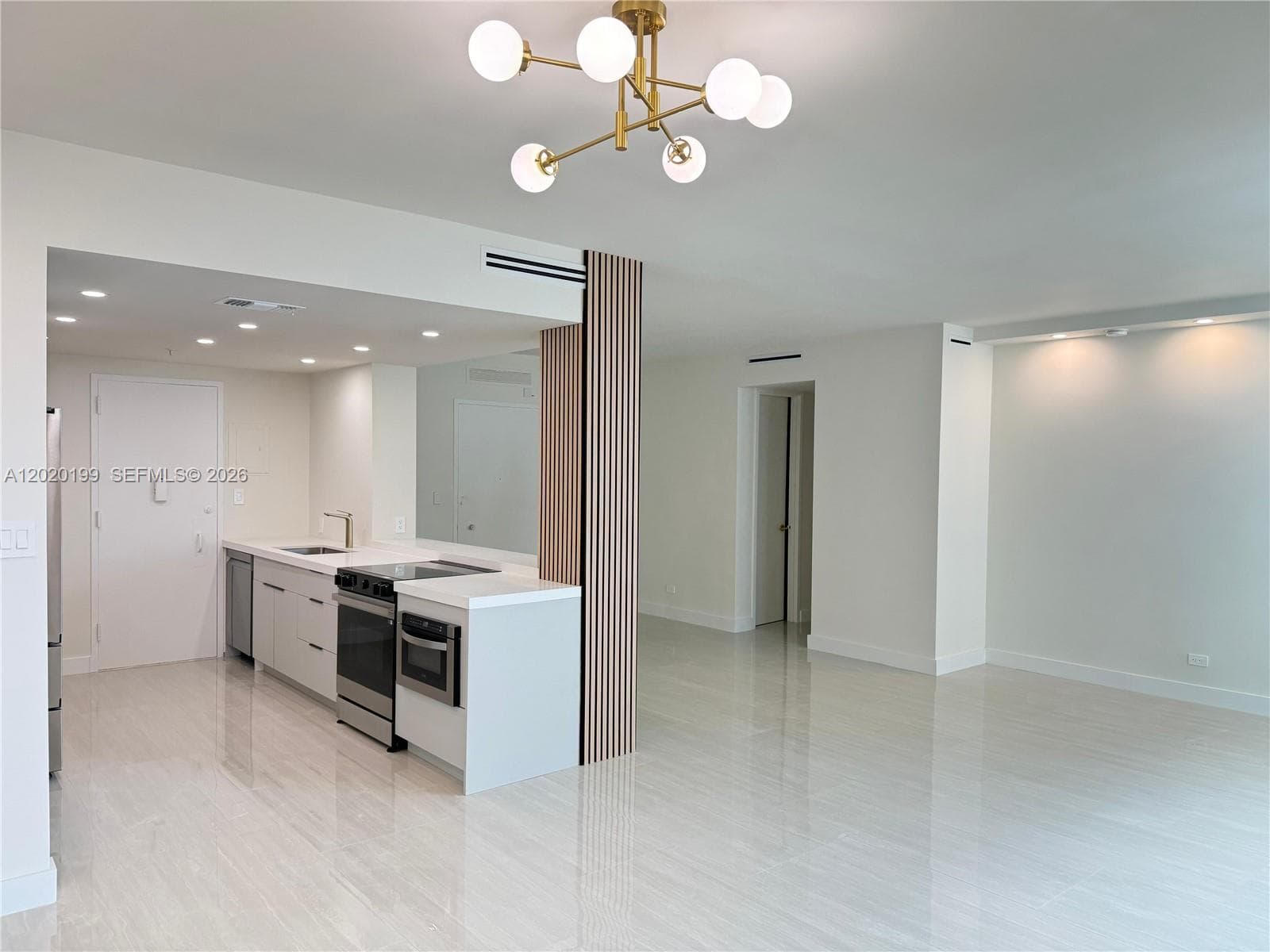 A12020199 — Miami Beach — 4