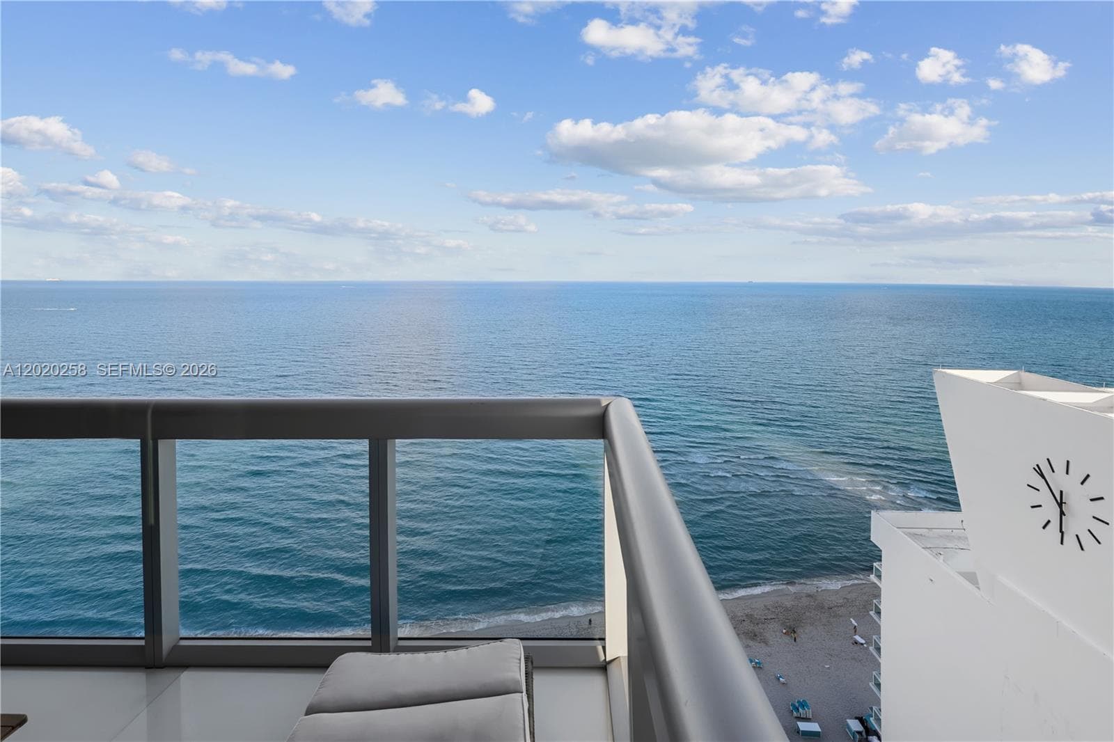 A12020258 — Miami Beach — 26