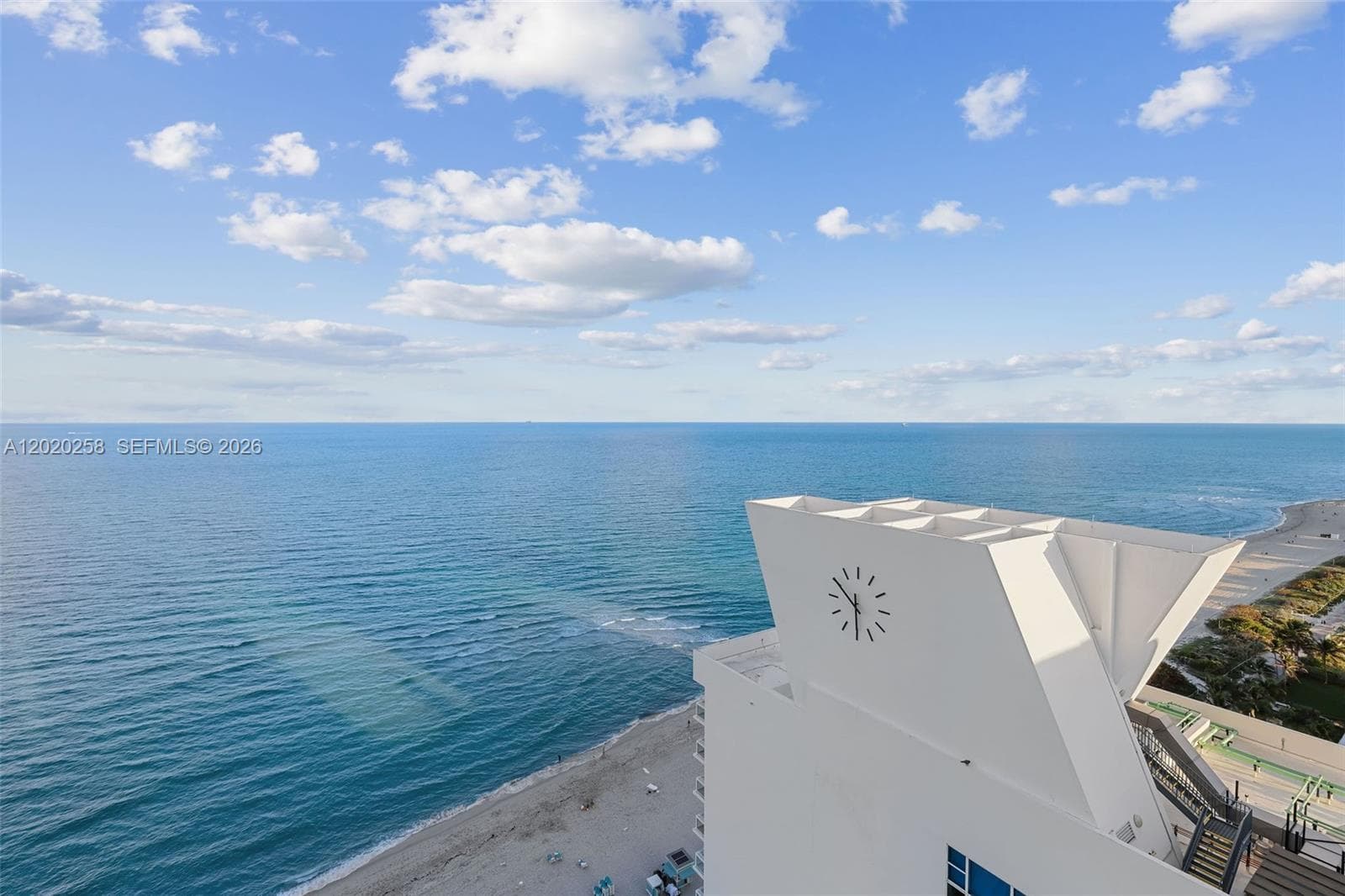 A12020258 — Miami Beach — 22