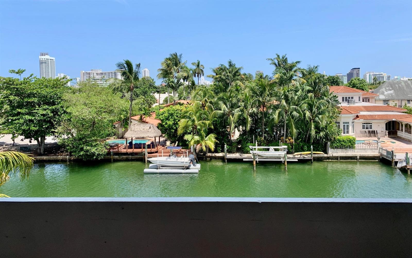 B26029293 — Miami Beach — 23