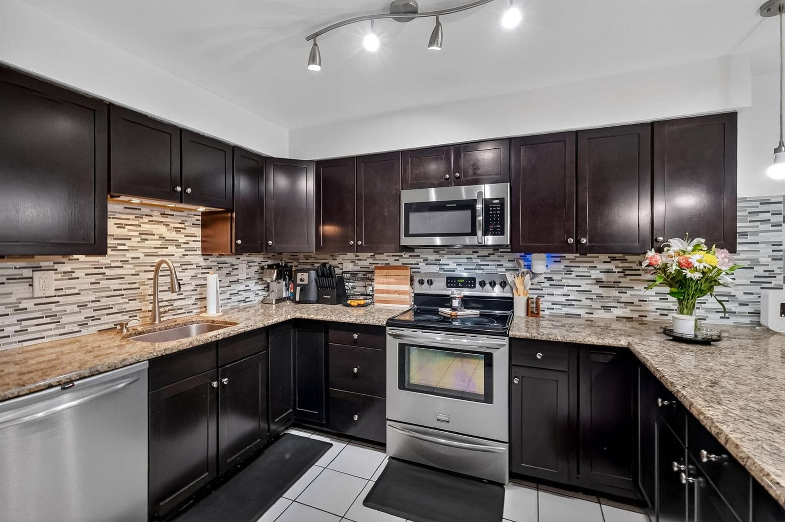 B26029293 — Miami Beach — 17