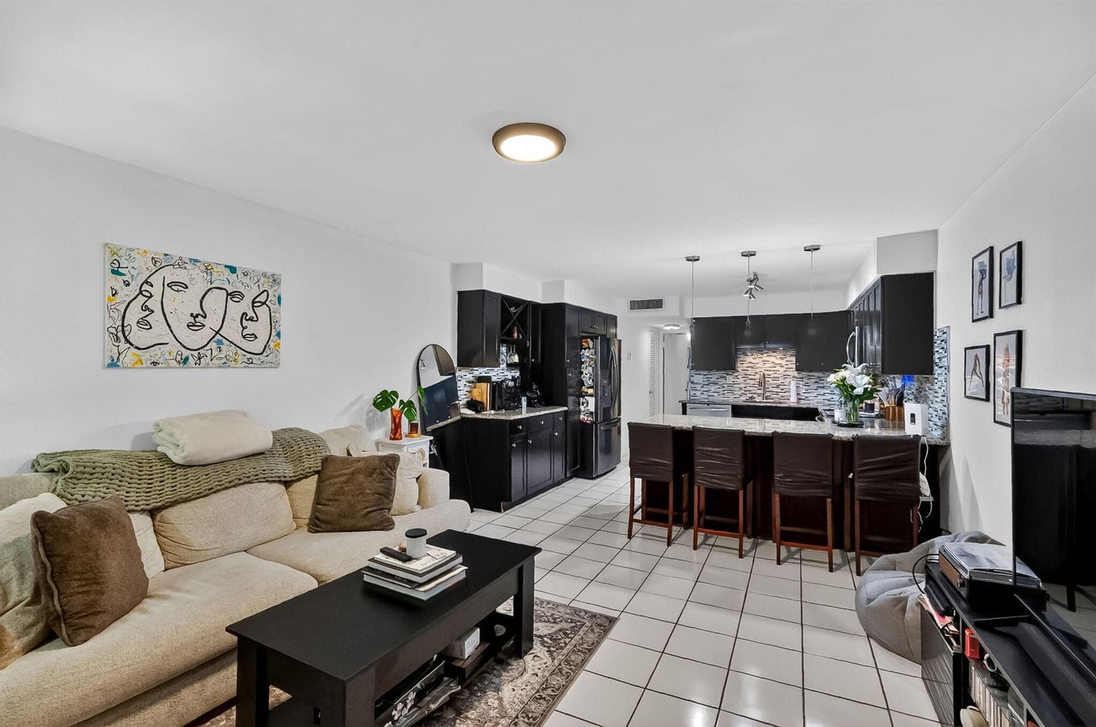 B26029293 — Miami Beach — 12