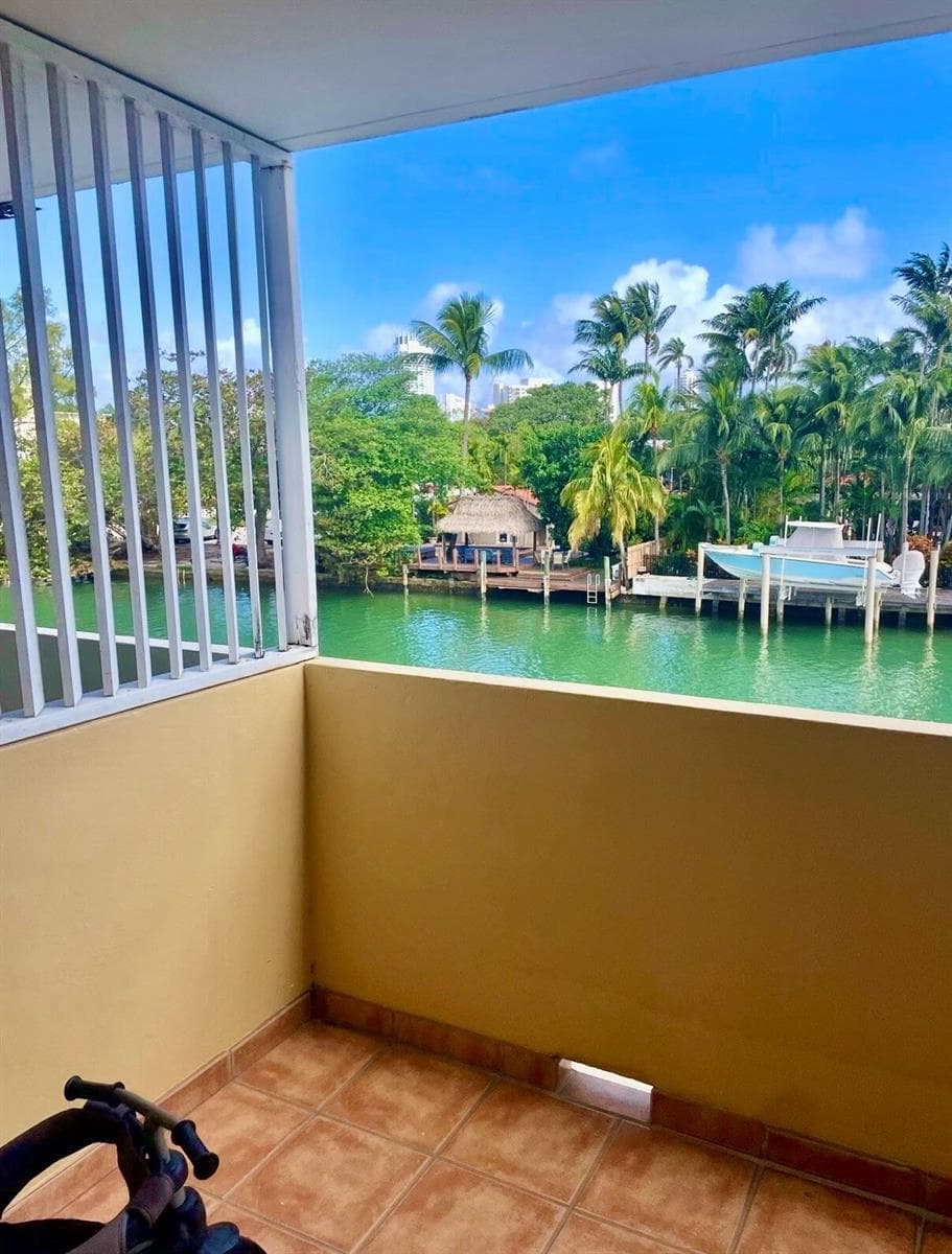 B26029293 — Miami Beach — 24
