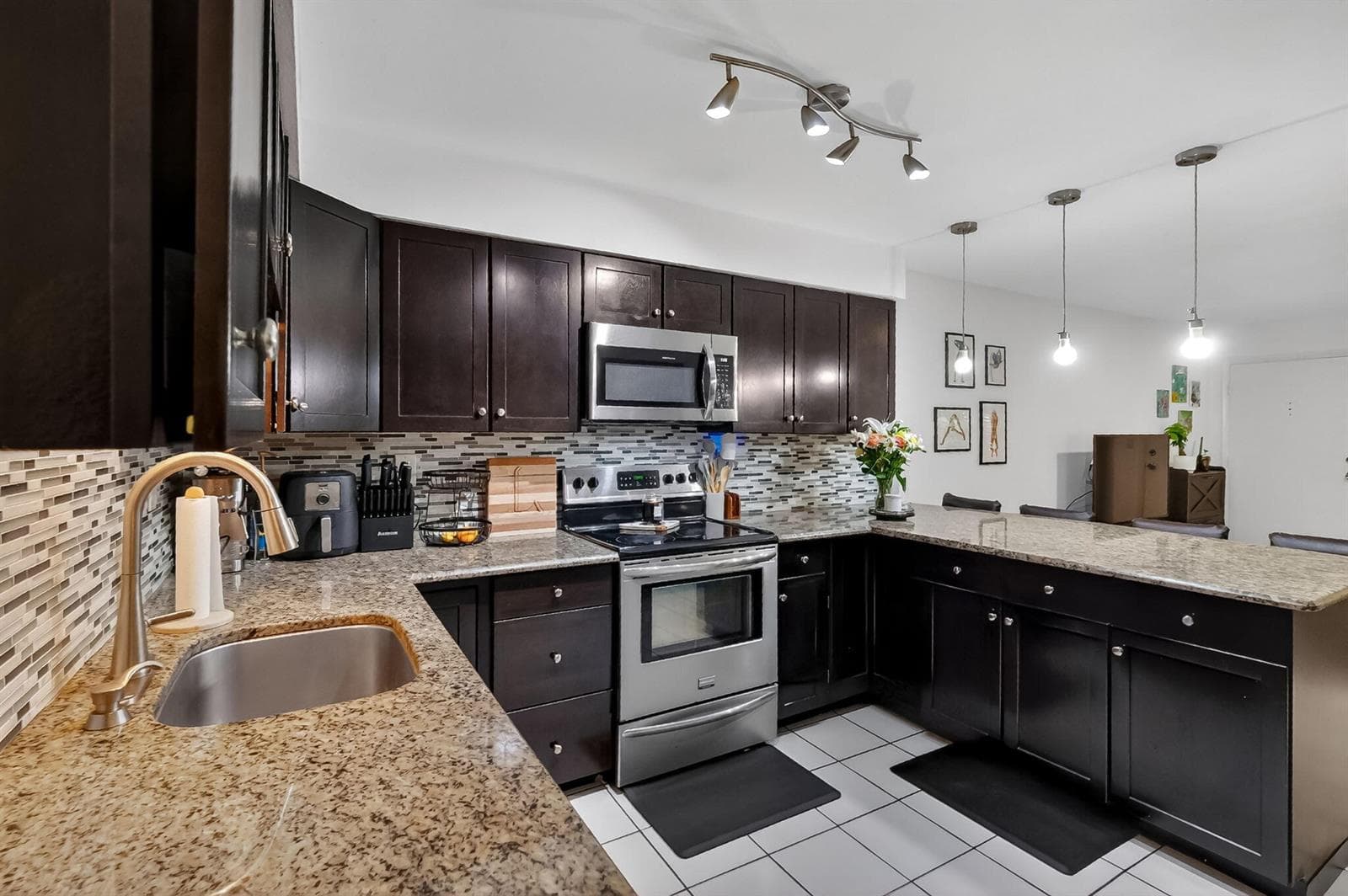 B26029293 — Miami Beach — 10