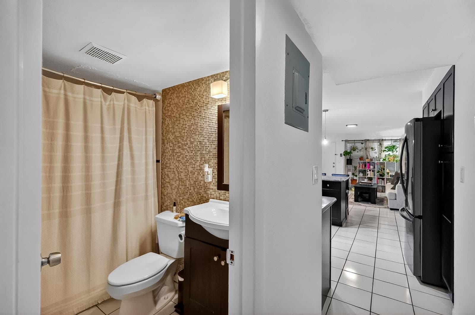 B26029293 — Miami Beach — 18