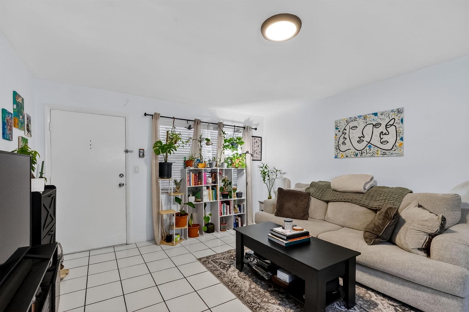 B26029293 — Miami Beach — 15