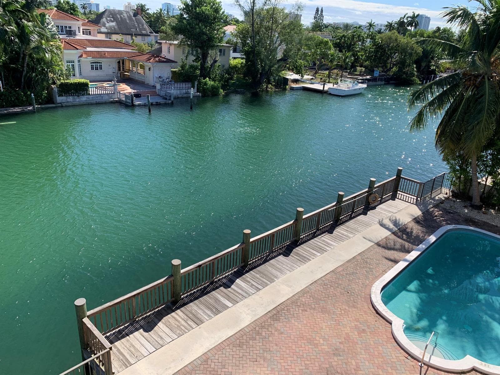 B26029293 — Miami Beach — 25