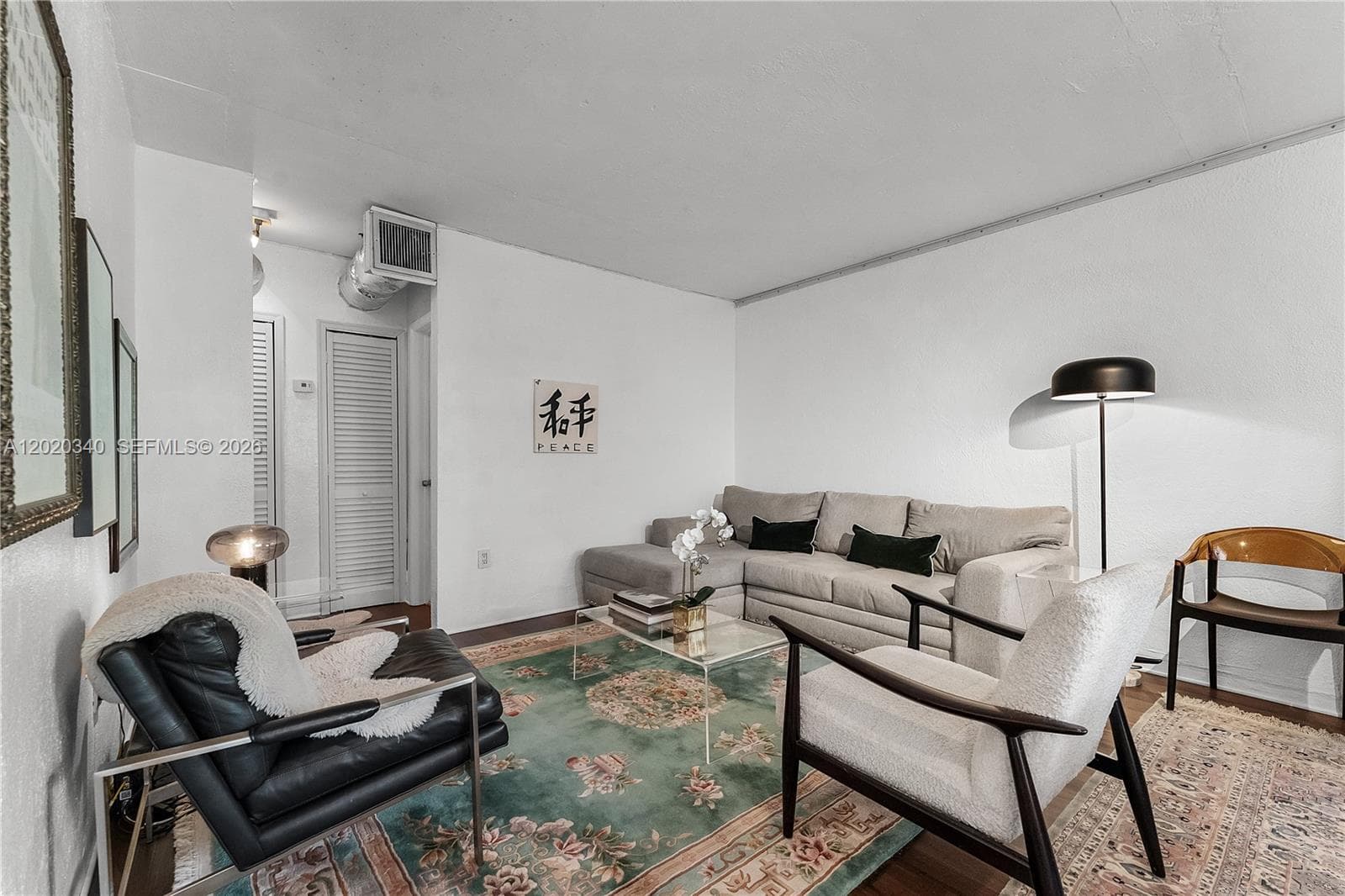A12020340 — Miami Beach — 27
