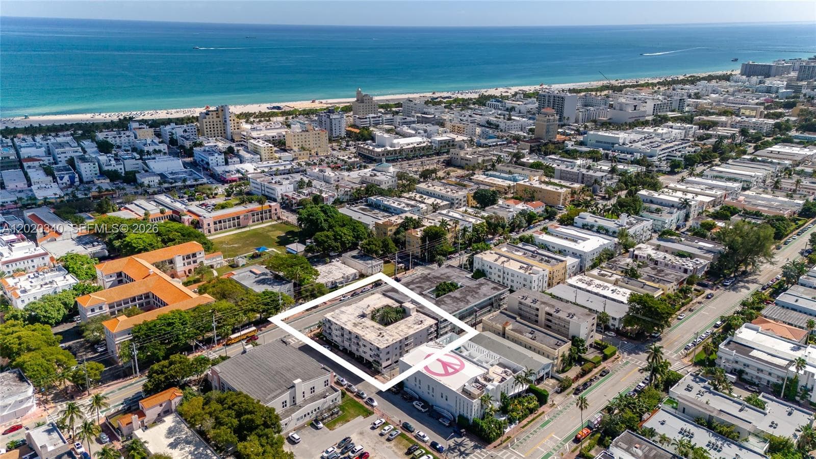 A12020340 — Miami Beach — 47