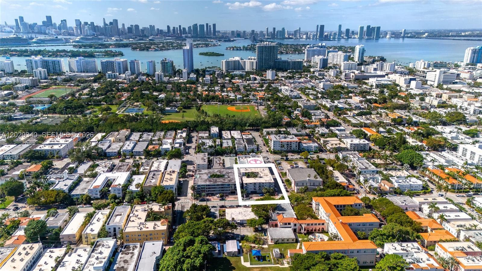A12020340 — Miami Beach — 43