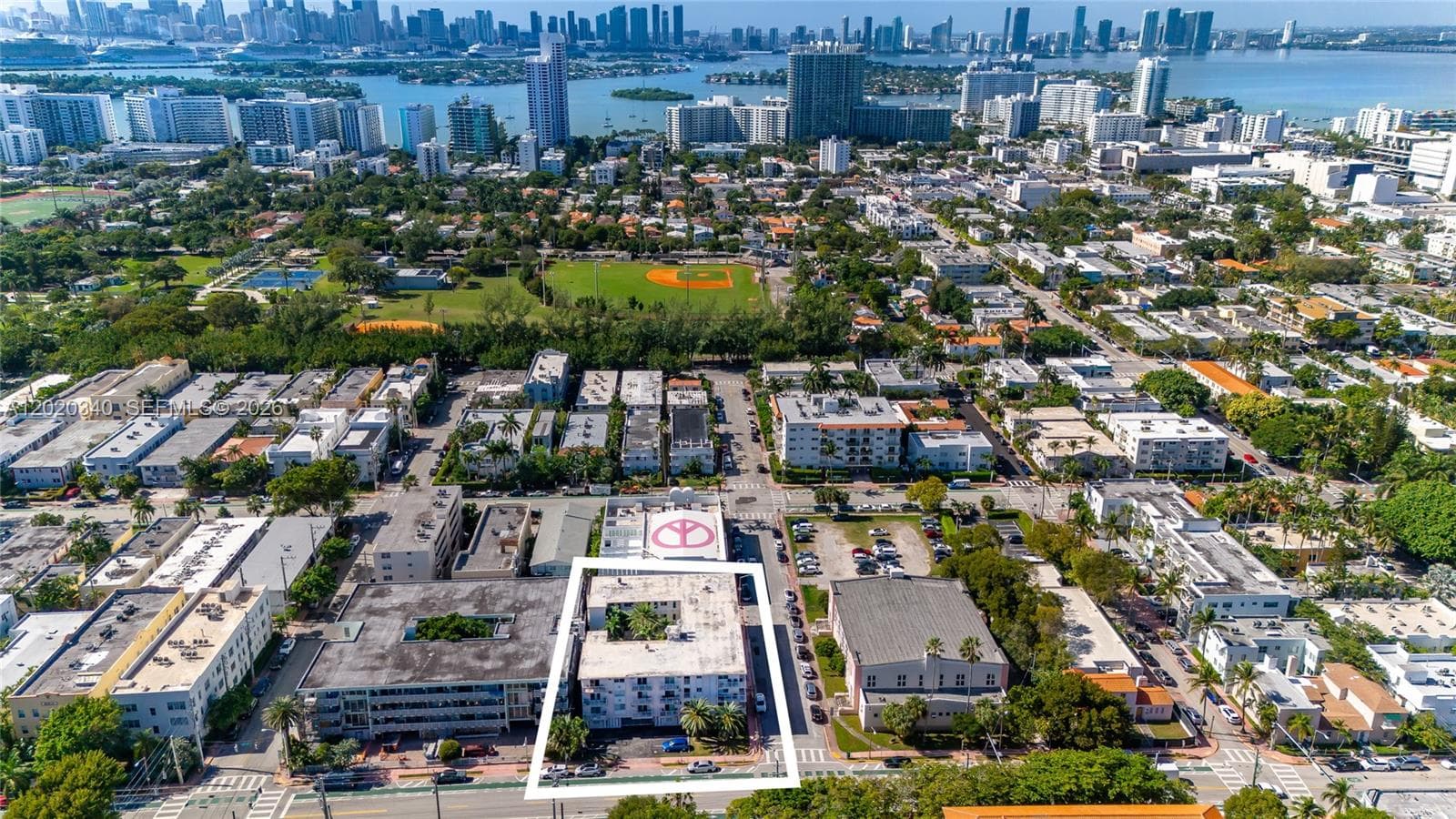 A12020340 — Miami Beach — 36